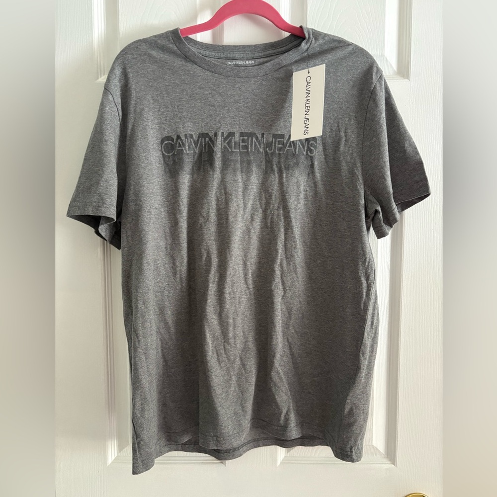 Calvin Klein Jeans gray logo graphic tee – men’s size Large